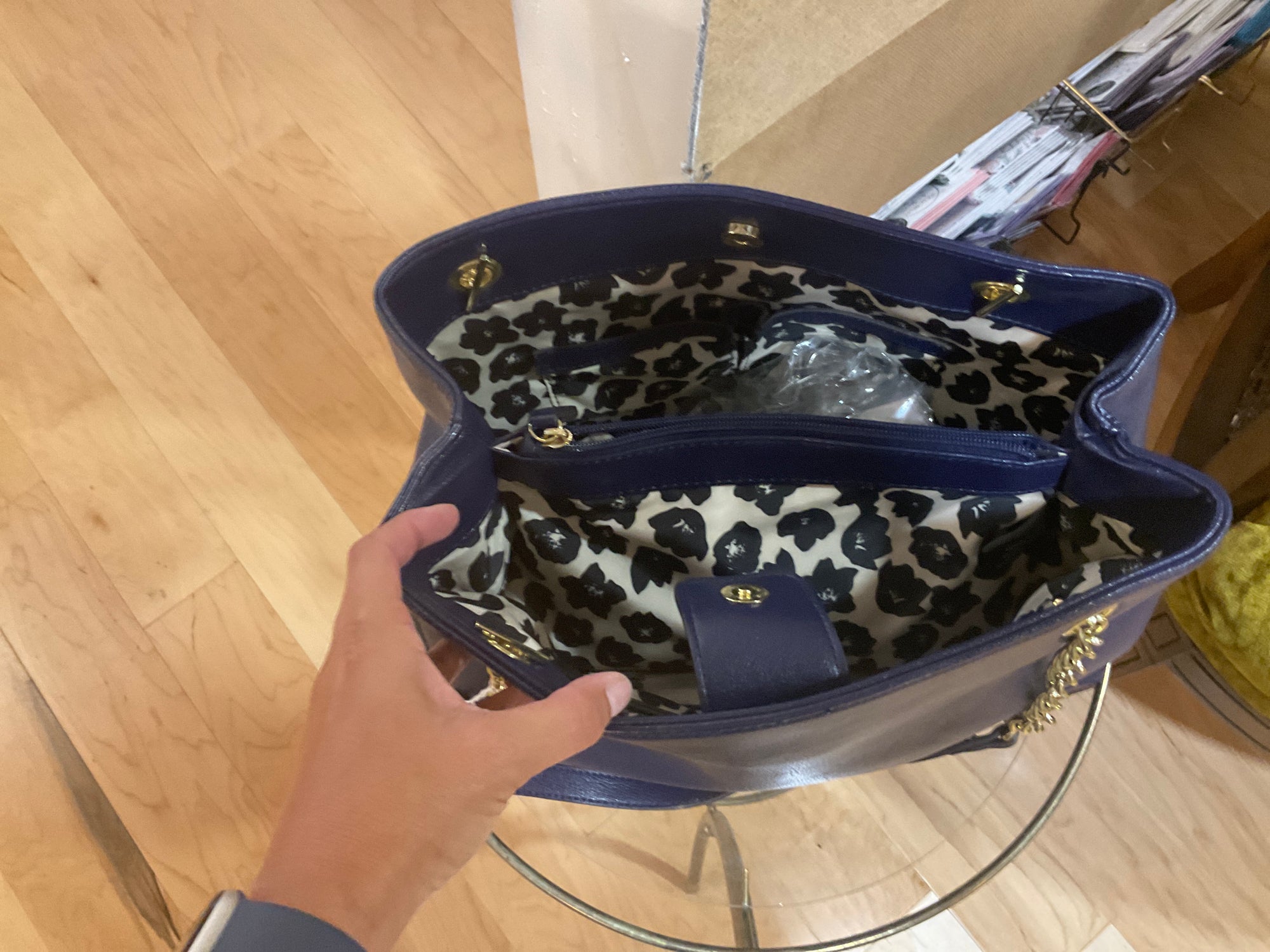 {{ClientCode}} BLACK ANNE KLEIN TOTE PURSE