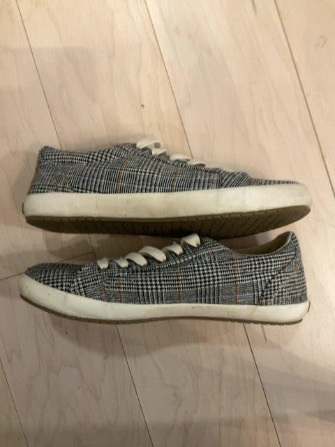 {{ClientCode}} BLK/WHT PLAID TAOS SNEAKERS, 7.5