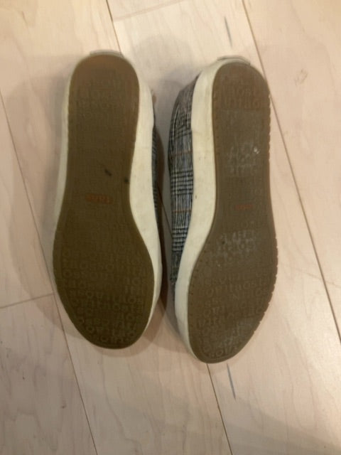 {{ClientCode}} BLK/WHT PLAID TAOS SNEAKERS, 7.5