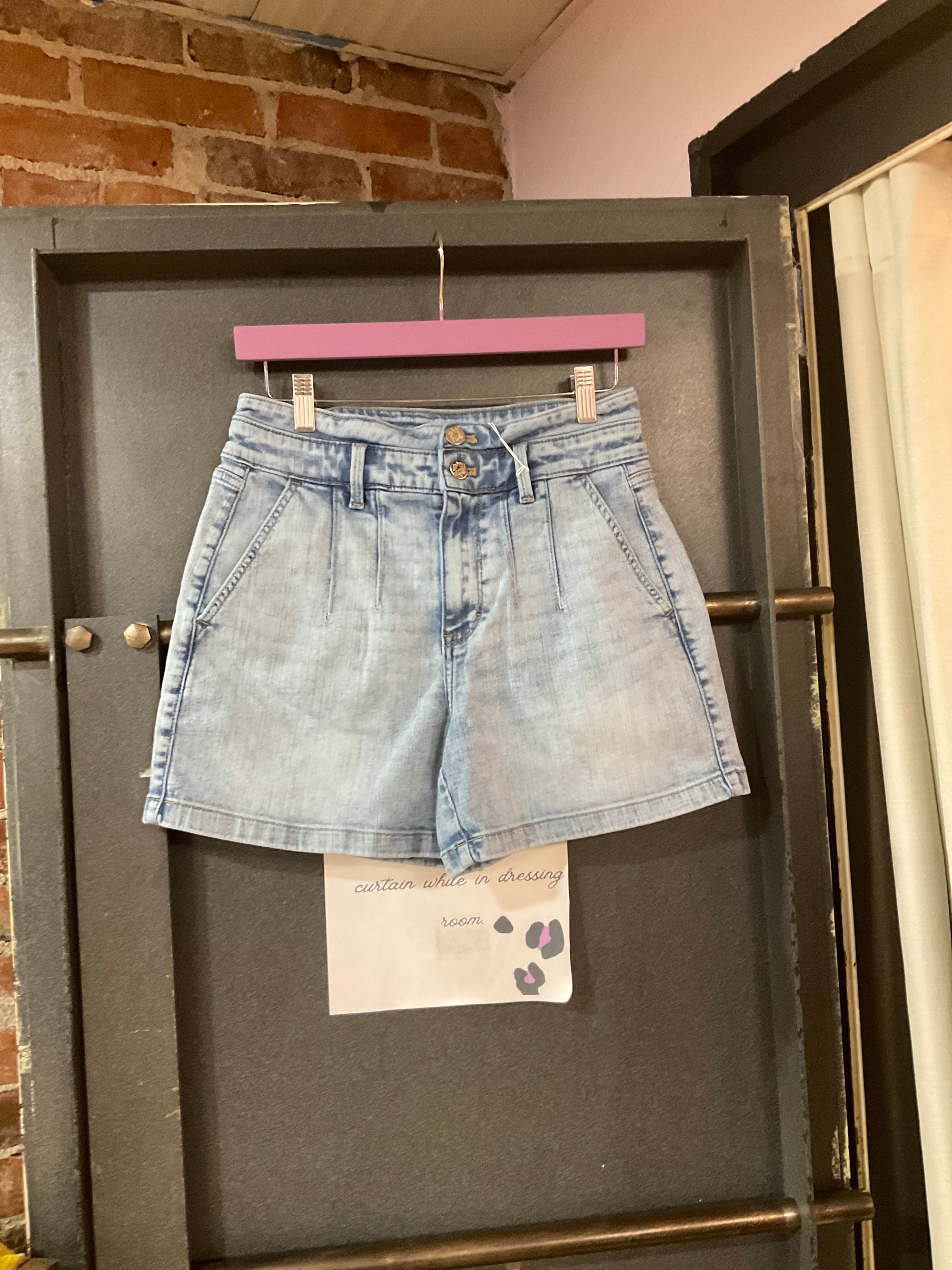 Light WHITE HOUSE BLACK MARKET SHORTS 4