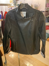 Load image into Gallery viewer, {{ClientCode}} BLACK GUESS JACKET, L
