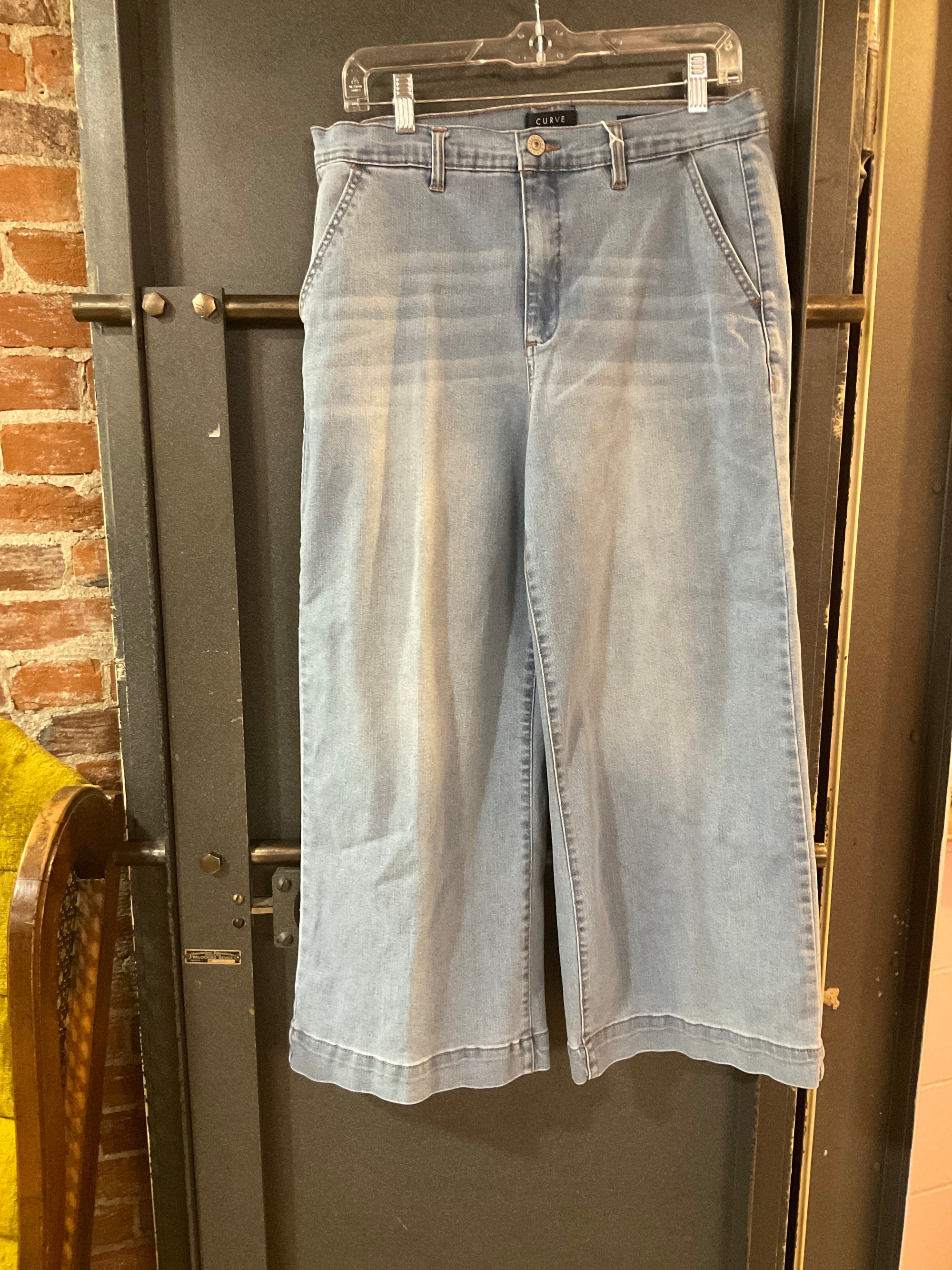LIGH WASH CURVE APPEAL HIGH RISE WIDE LEG 10