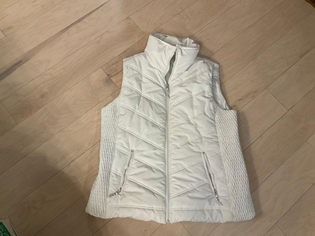 {{ClientCode}} WHITE LIZ CLAIBORNE VEST, XL