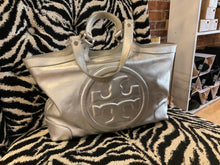 Load image into Gallery viewer, {{Client Code}} METALLIC TORY BURCH PURSE
