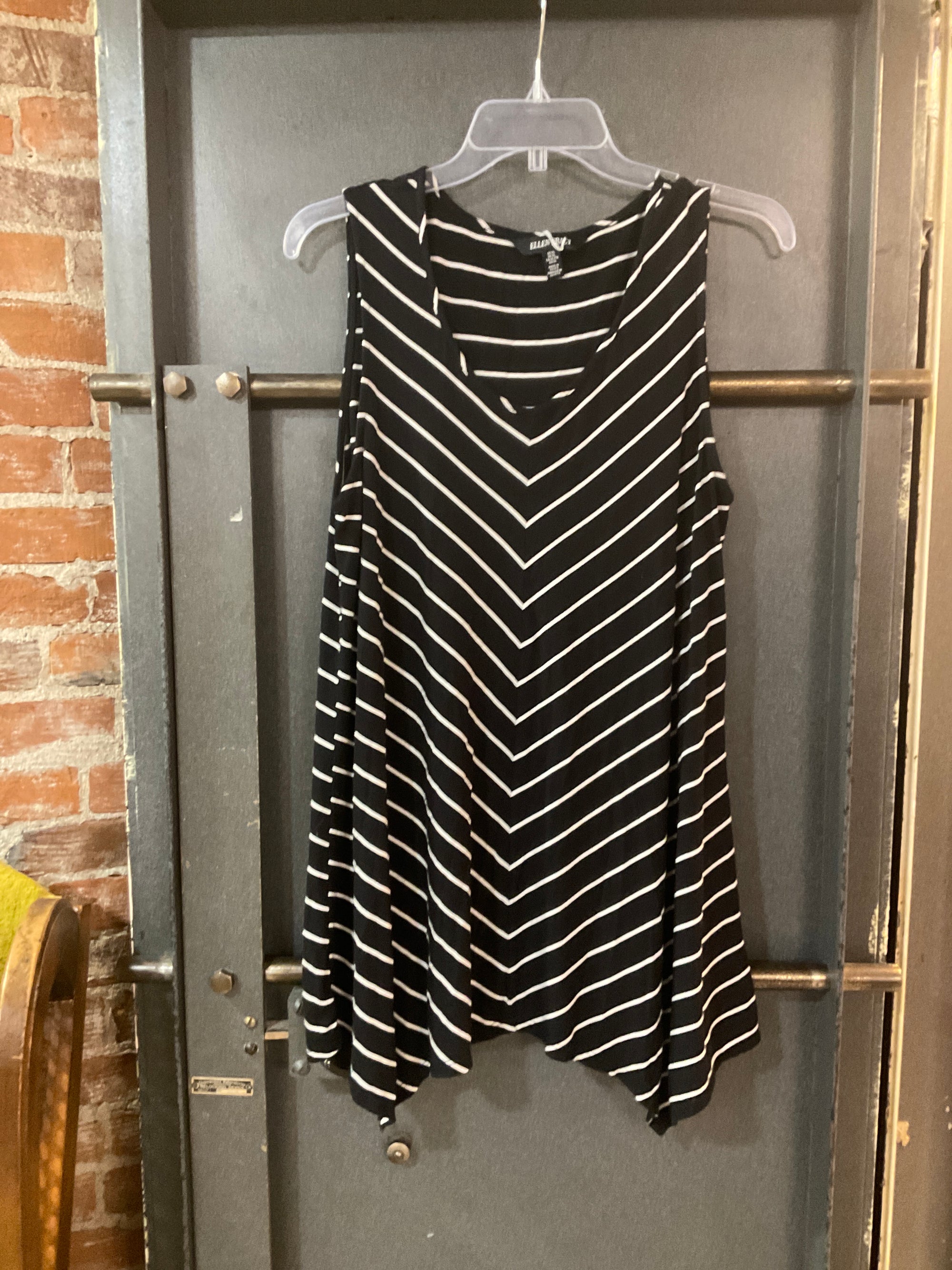 BLACK/WHITE STRIPE ELLEN TRACY TANK TOP XL