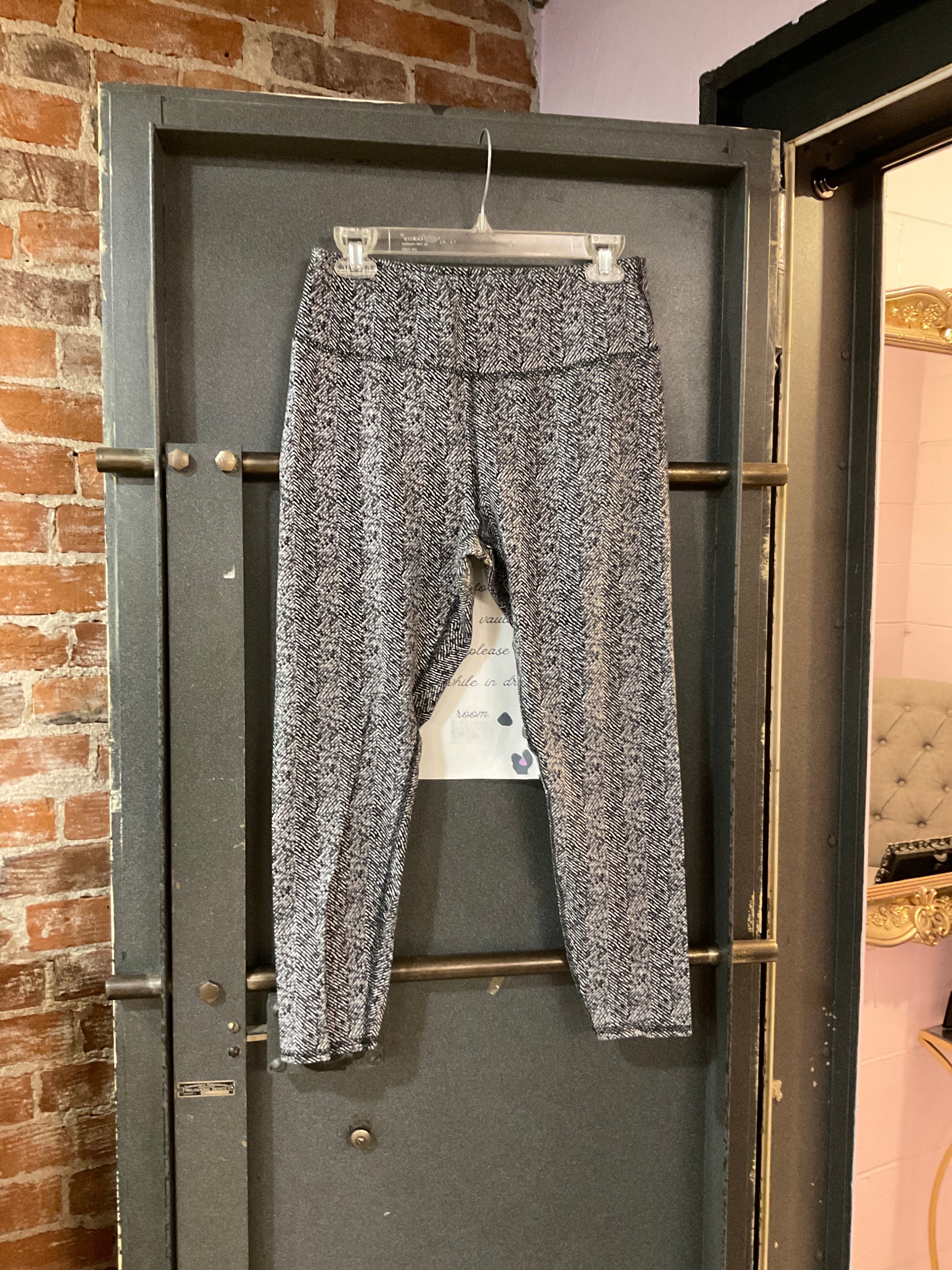 BLACK/WHITE PATTERN J JILL LEGGINGS M