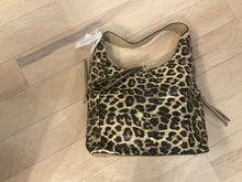 Load image into Gallery viewer, {{ClientCode}} LEOPARD HANDBAG REPUBLIC TOTE
