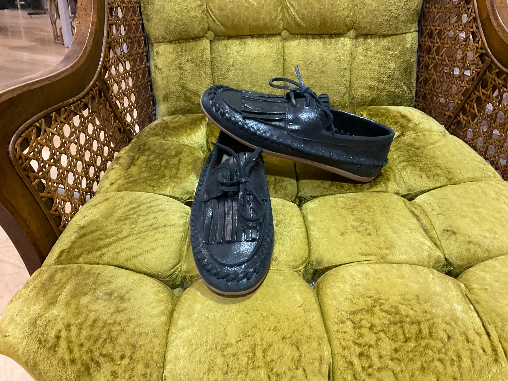 BLACK STEVE MADDEN FRINGE LOAFERS 7