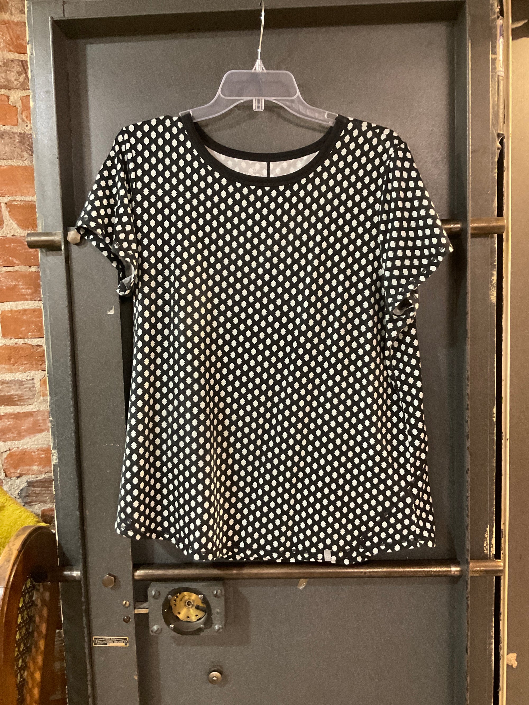BLACK/WHITE PATTERN TALBOTS SHORT SLEEVE SHIRT 1X