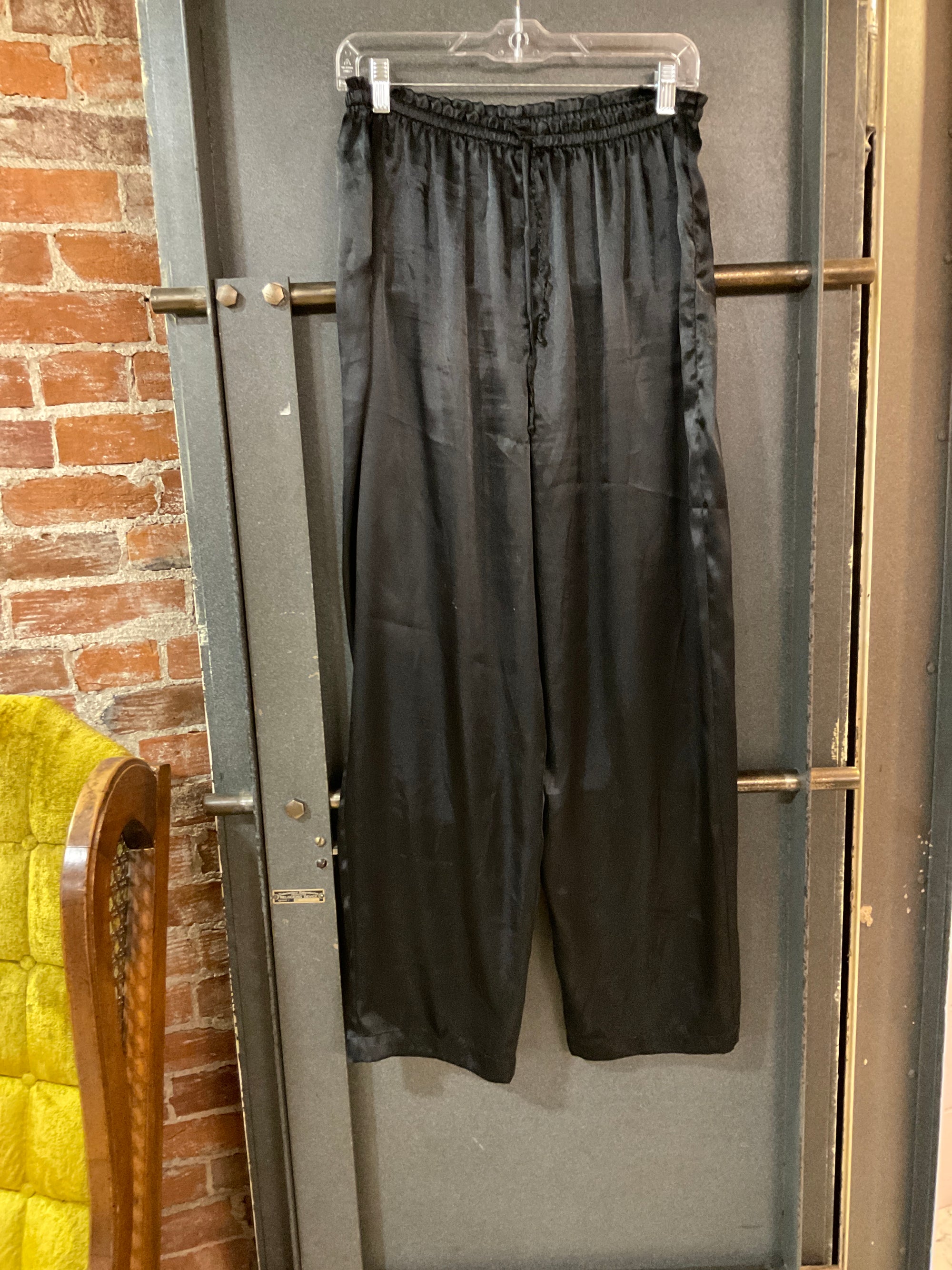 BLACK GILLIGAN O'MALLEY PANTS M