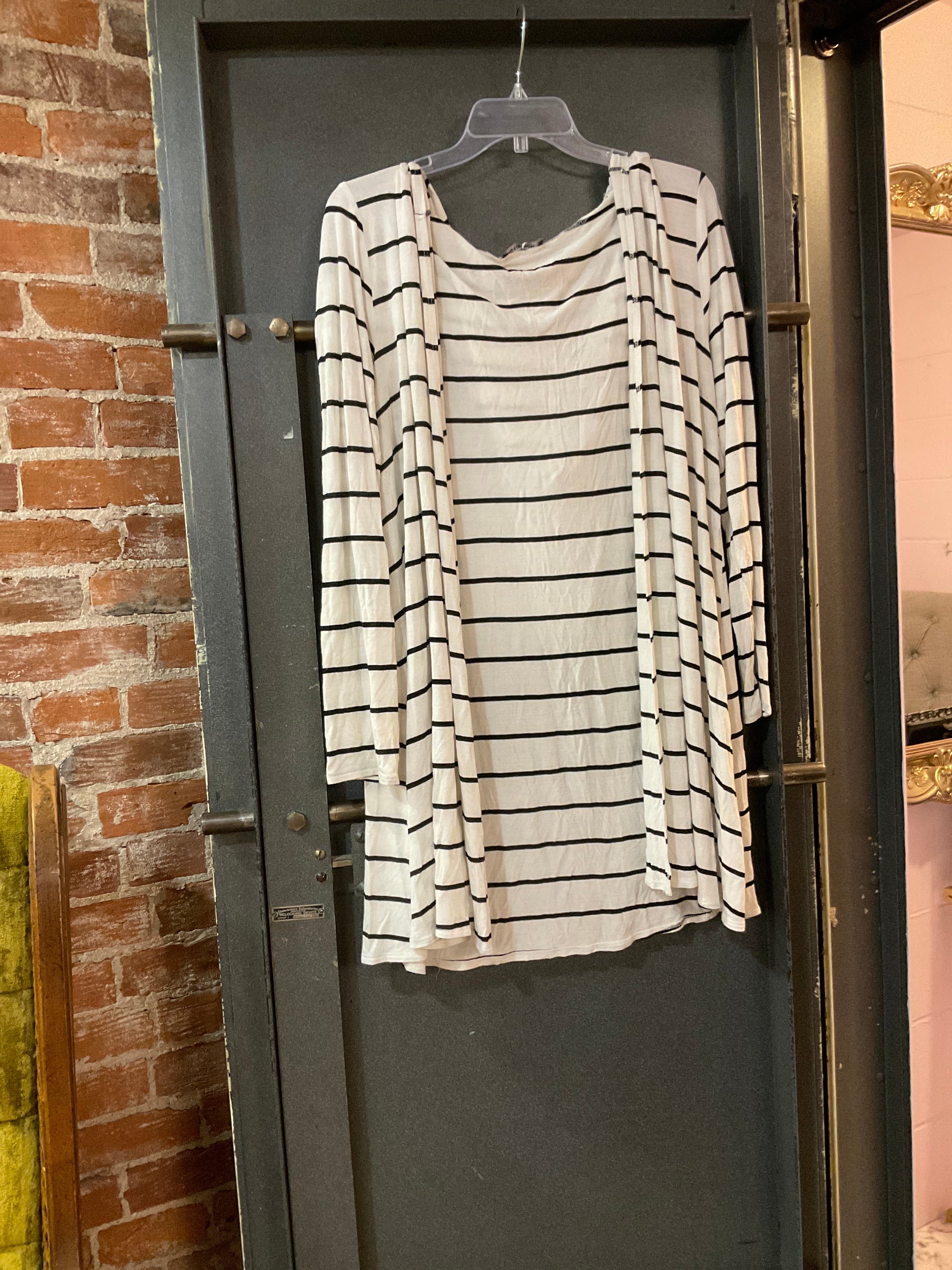 BLACK/WHITE STRIPE BOMBOM CARDIGAN XL