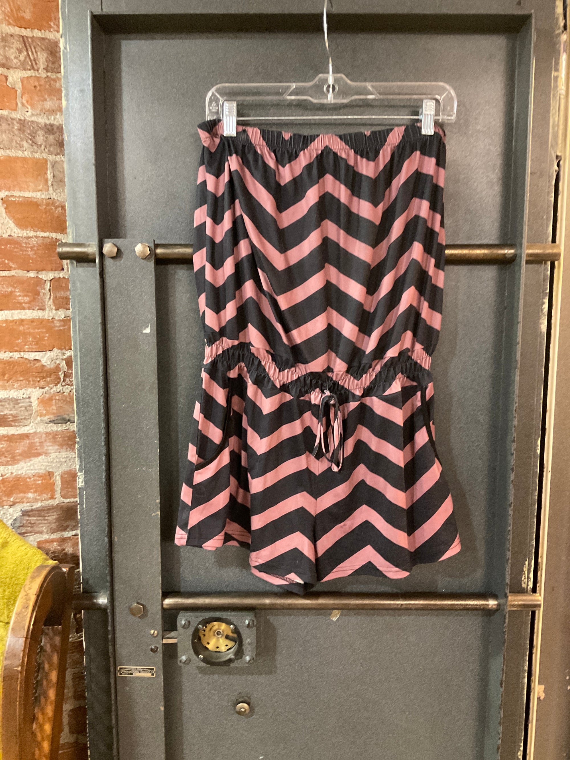 PINK/BLACK PATTERN UNKNOWN JUMPER L