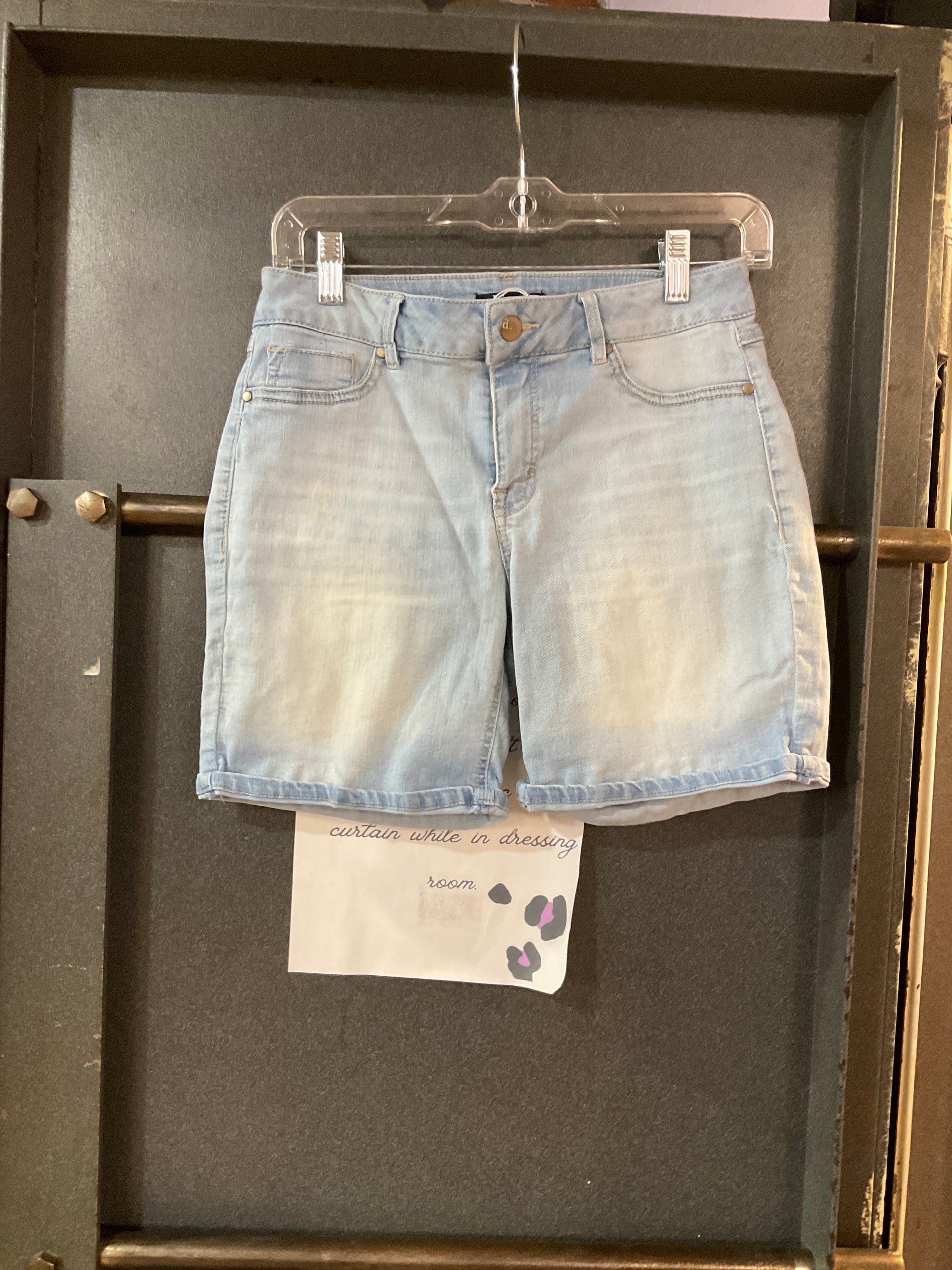 LIGHT WASH D.JEANS SHORTS 6