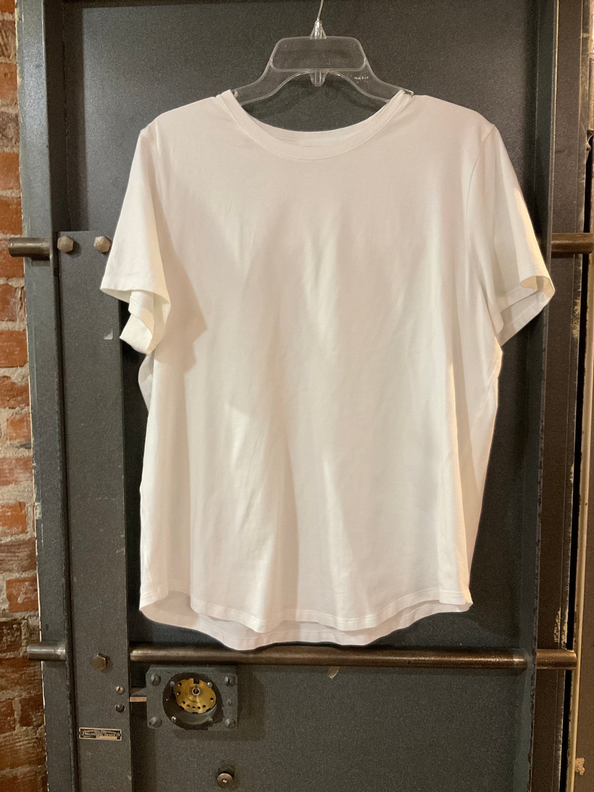 WHITE LULULEMON EXCELLENT CONDITION SHORT SLEEVE SHIRT XL