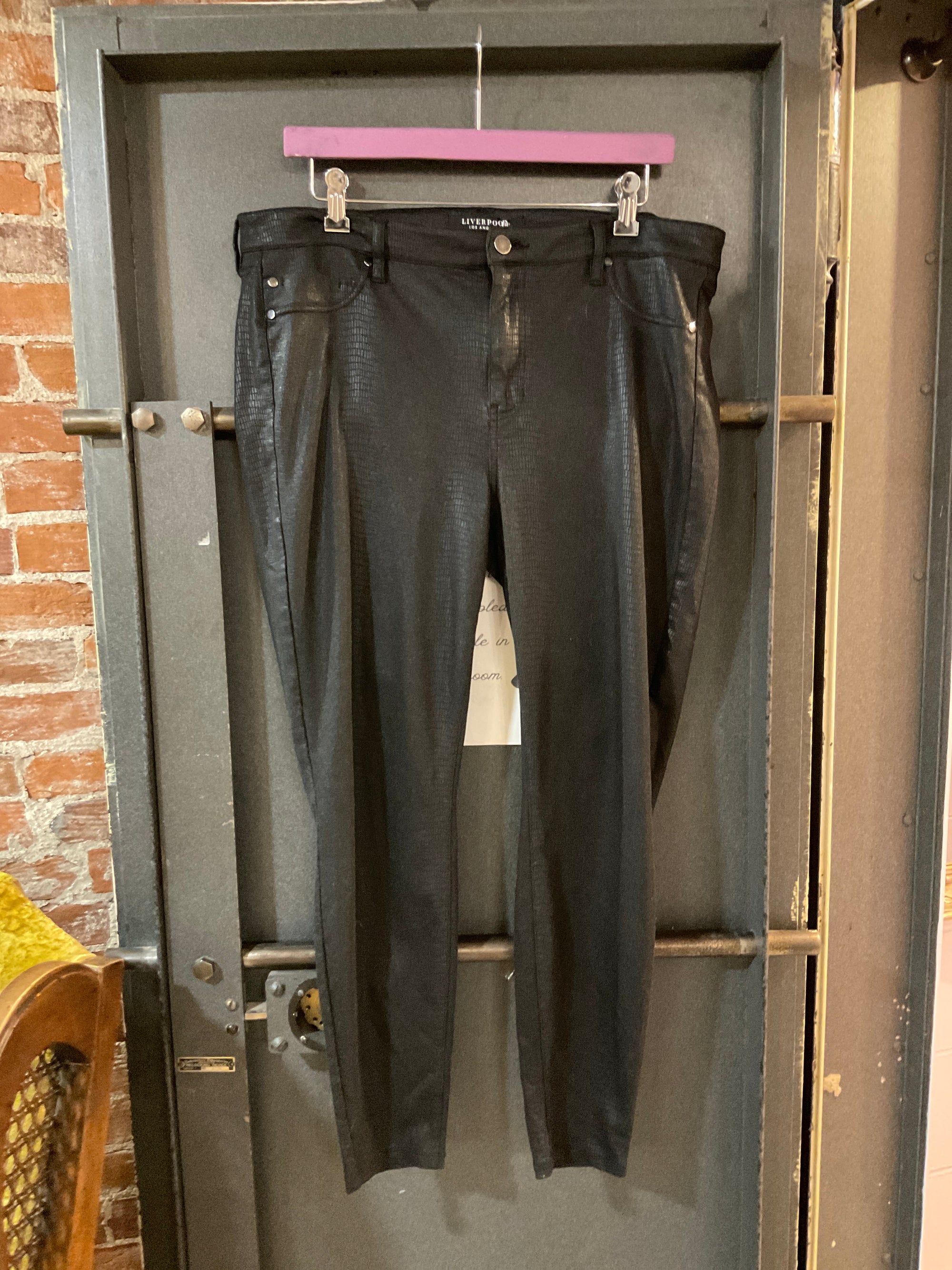 BLACK LIVERPOOL PANTS 16