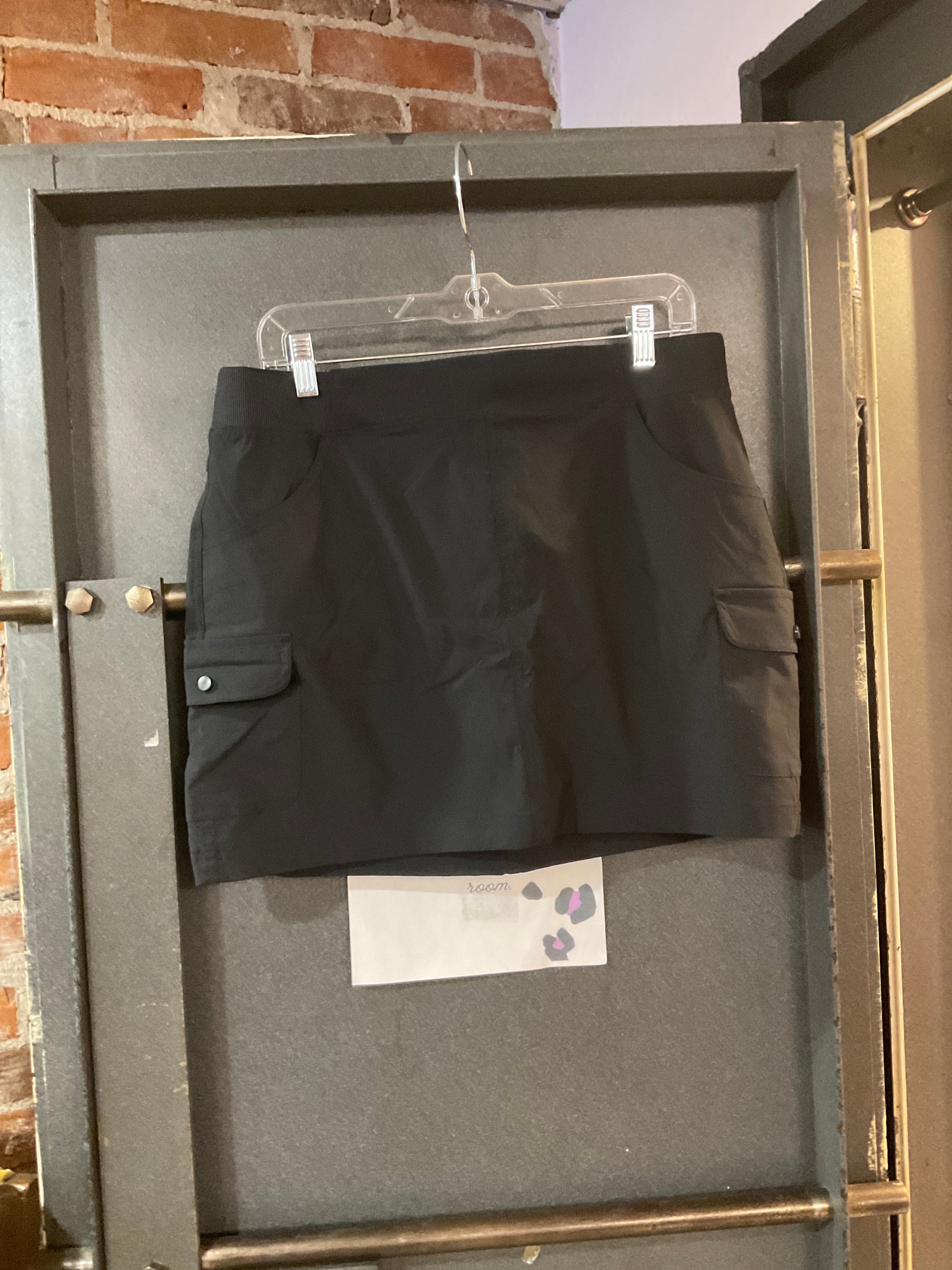 BLACK EDDIE BAUER SKIRT L