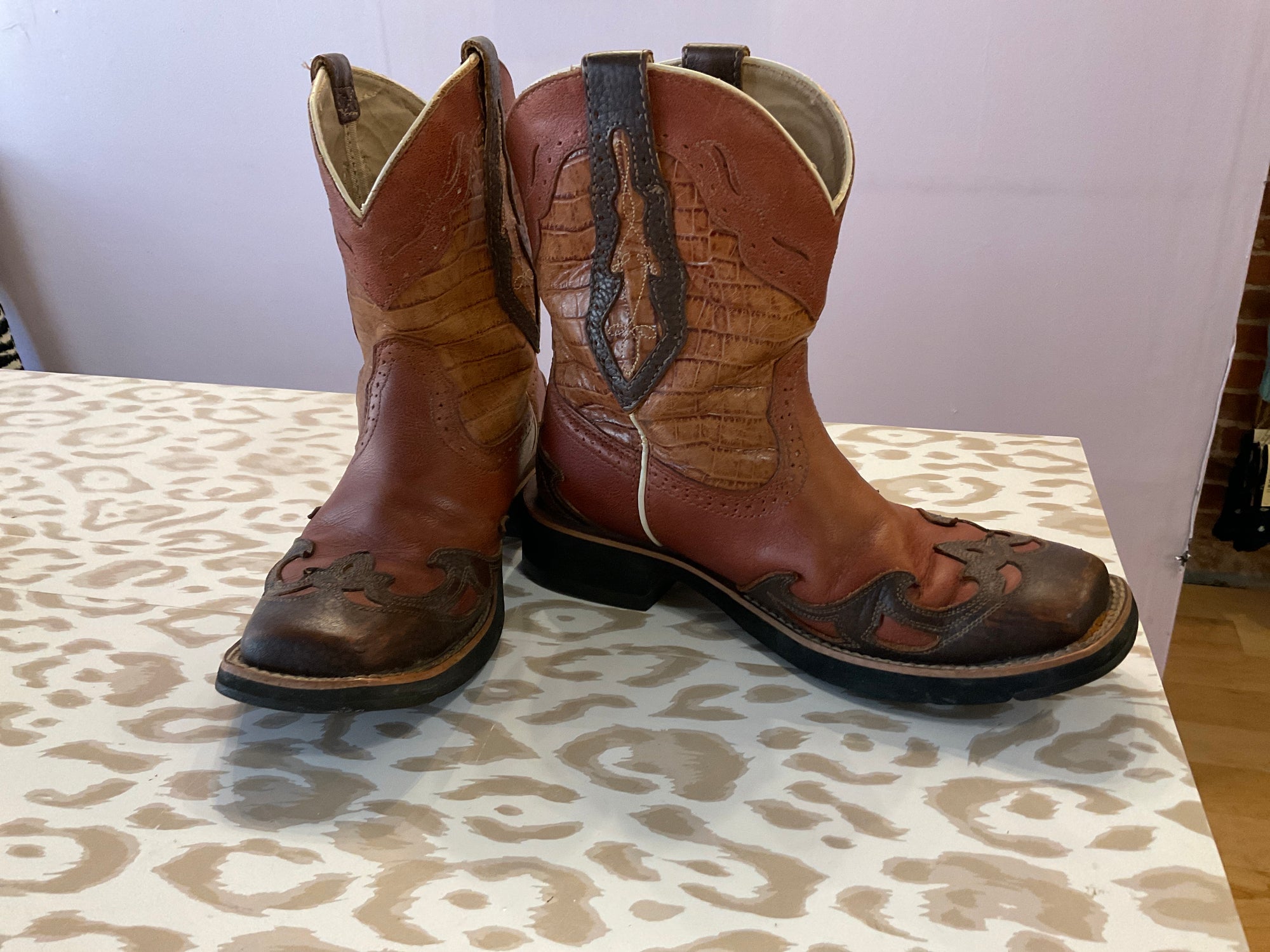BROWN ARIAT COWBOY BOOTS 9