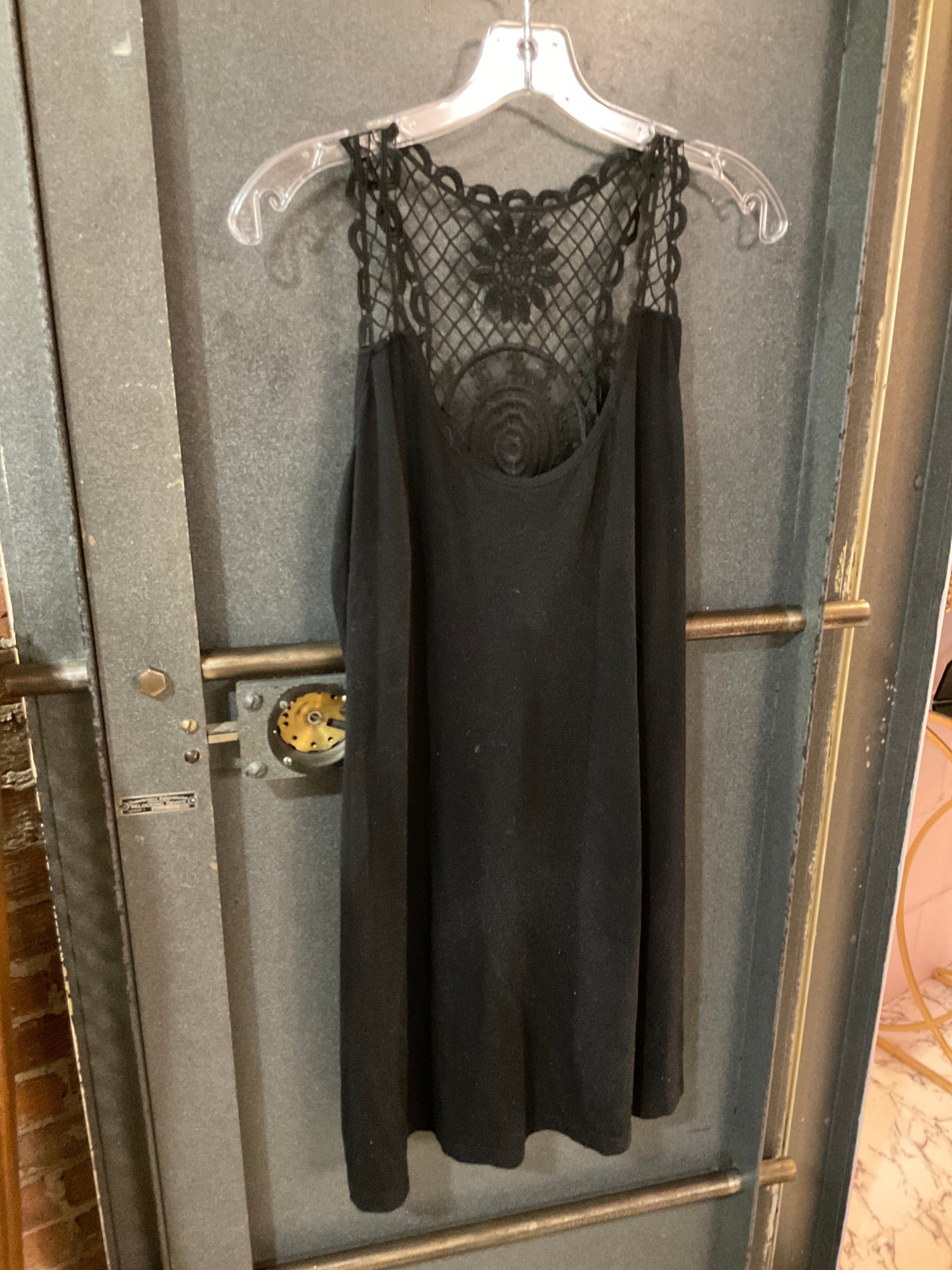 BLACK APT 9 TANK TOP XL