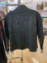 Load image into Gallery viewer, {{ClientCode}} BLACK GUESS JACKET, L
