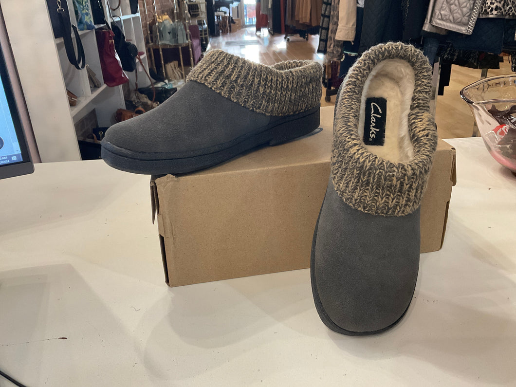 {{ClientCode}} GRAY CLARK SHOE, 7