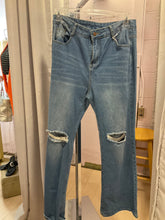 Load image into Gallery viewer, {{Client Code}} LIGHT WASH UNKNOWN JEANS, L
