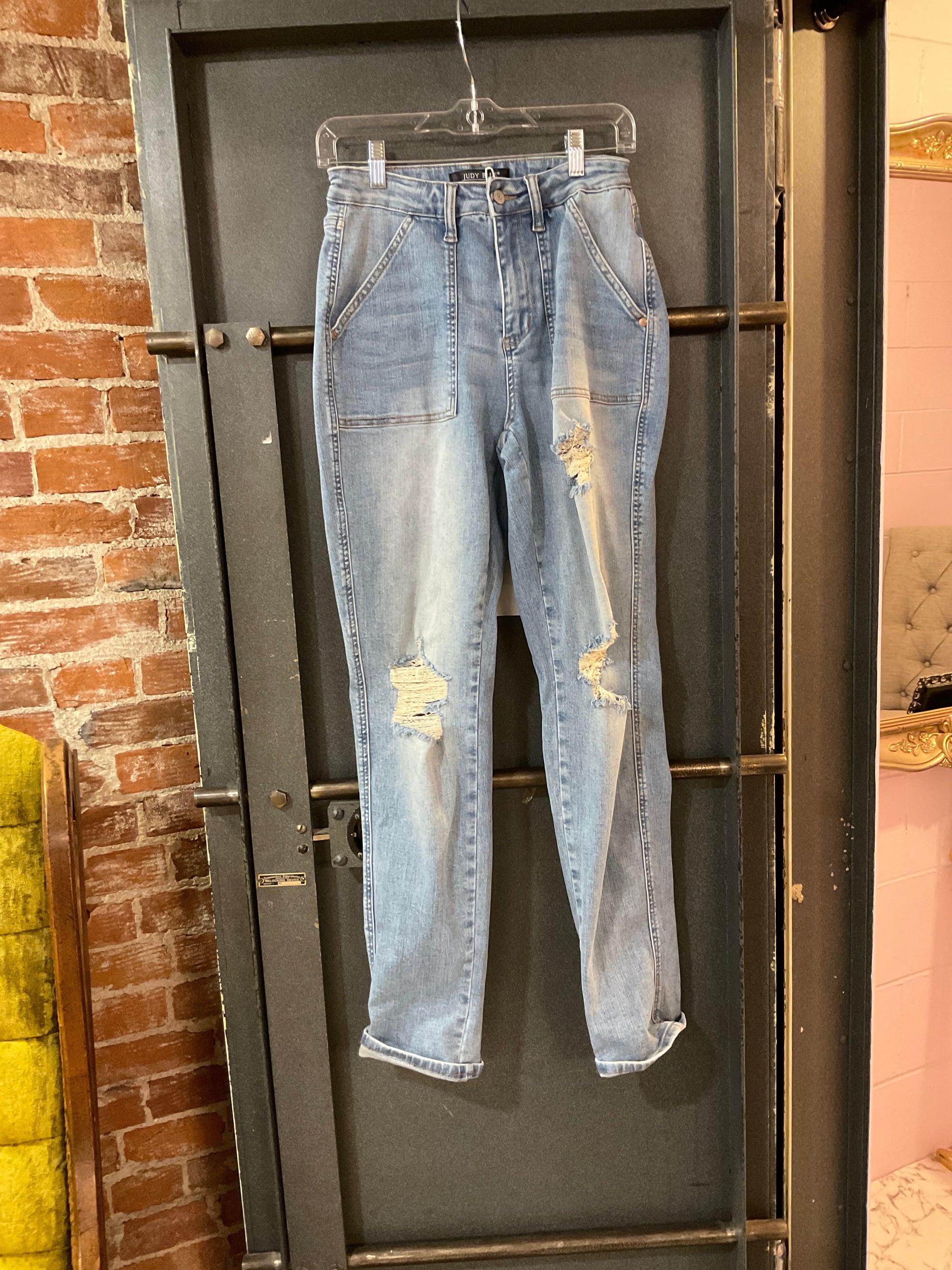 Light wash JUDY BLUE Distressed Boyfriend fit 7