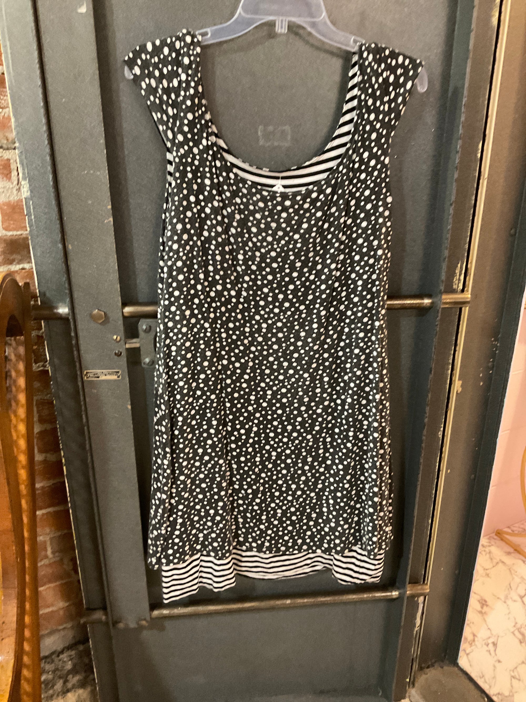 BLACK/WHITE POLKA DOT UNKNOWN DRESS 12