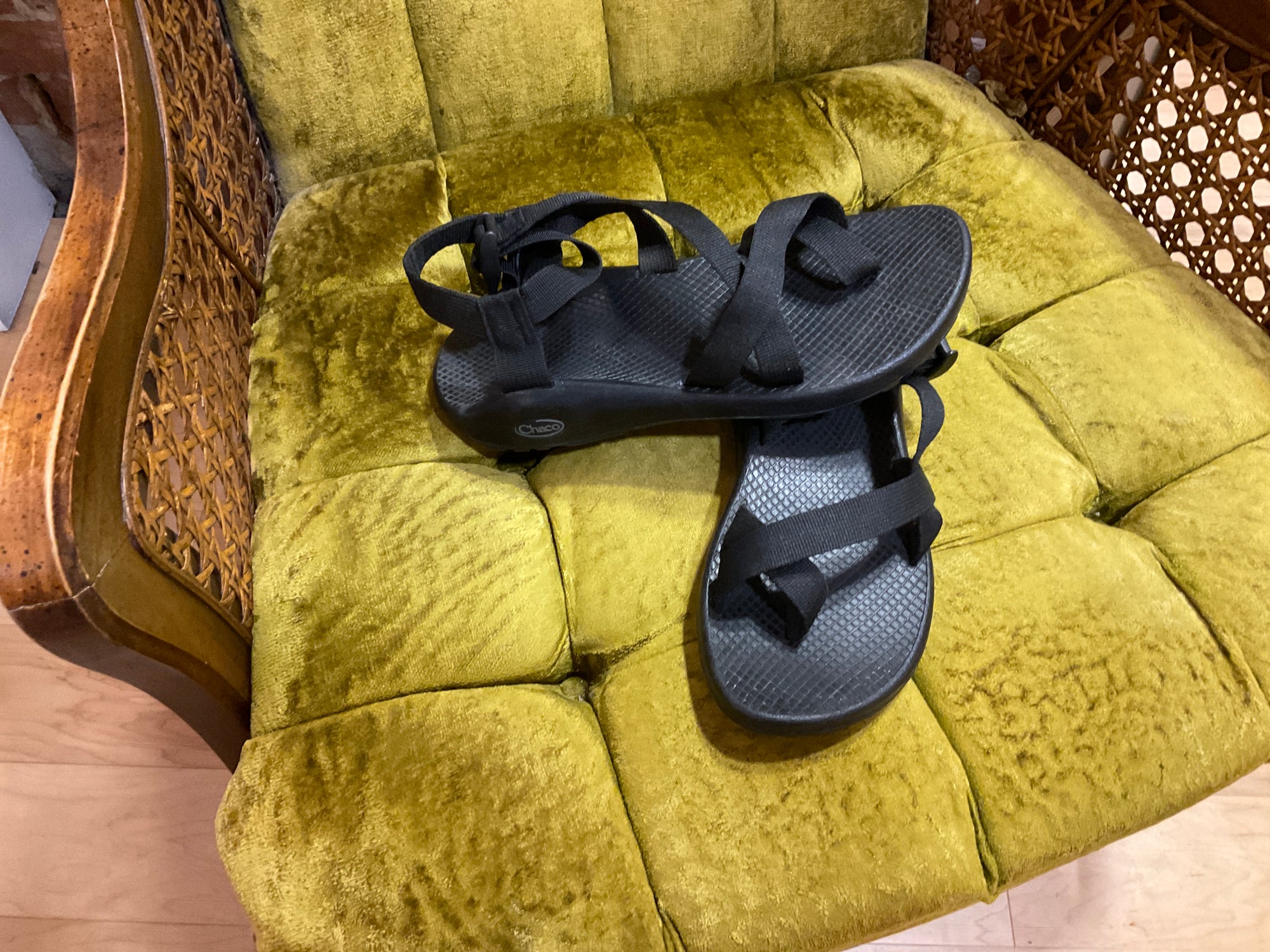 BLACK CHACO SANDAL 9.5