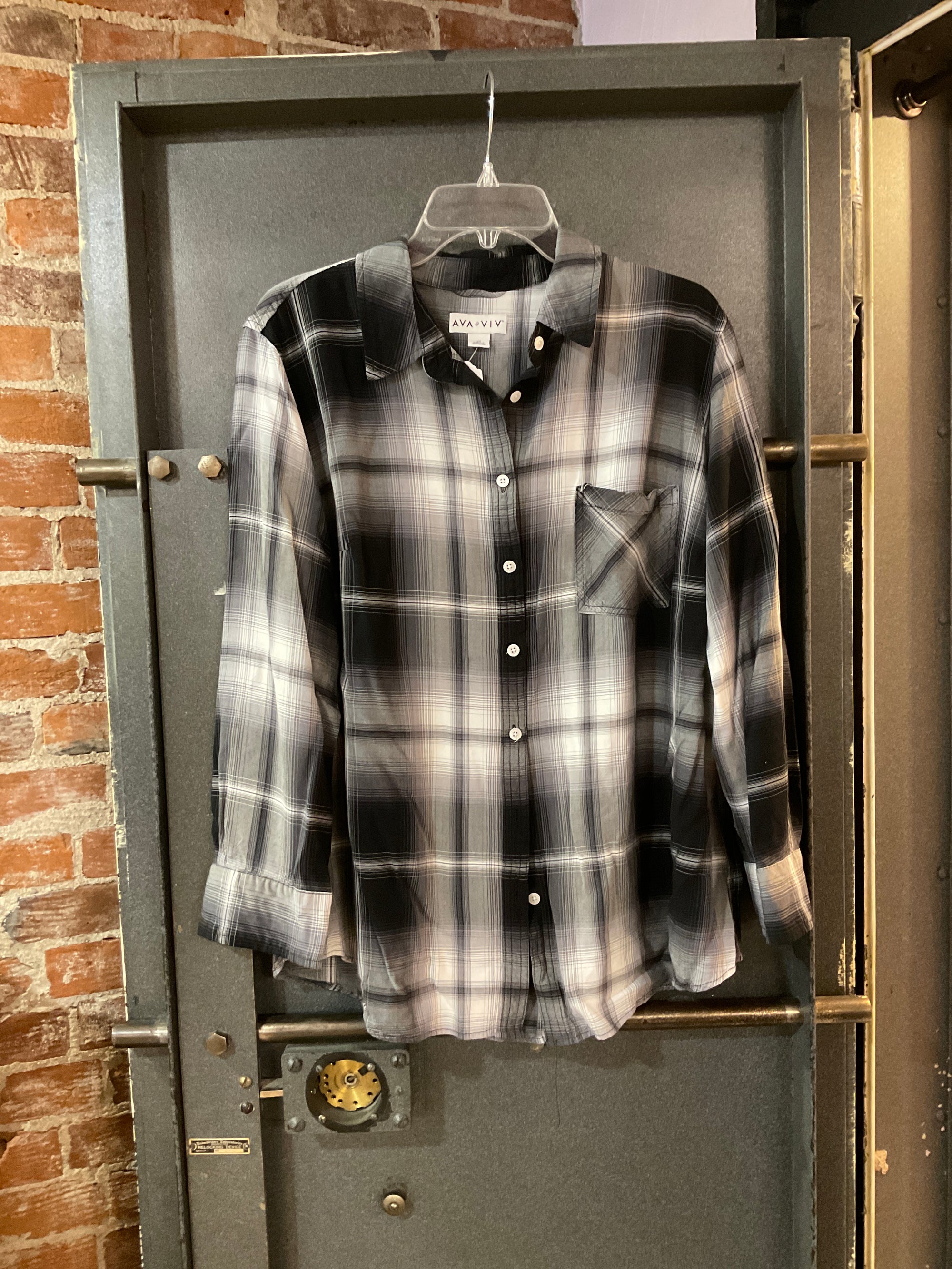 BLACK/white flannel AVA AND VIV BUTTON DOWN SHIRT 2X