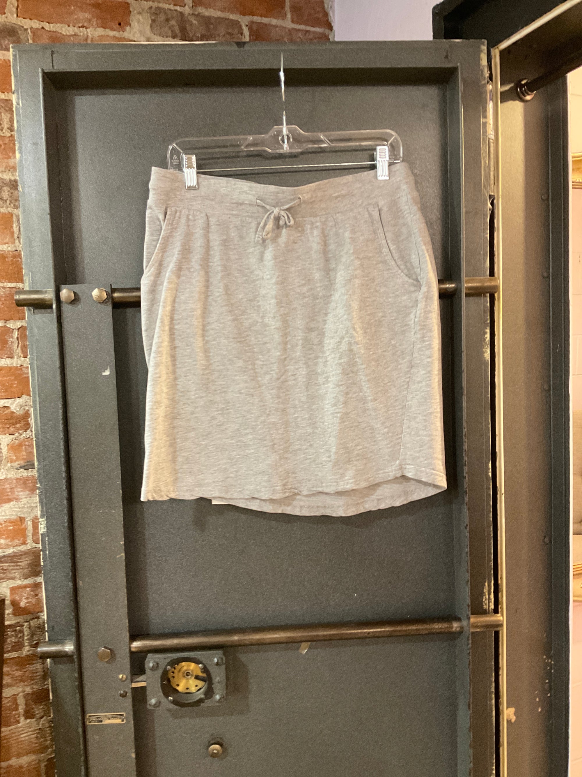 GRAY SERRA SKIRT M