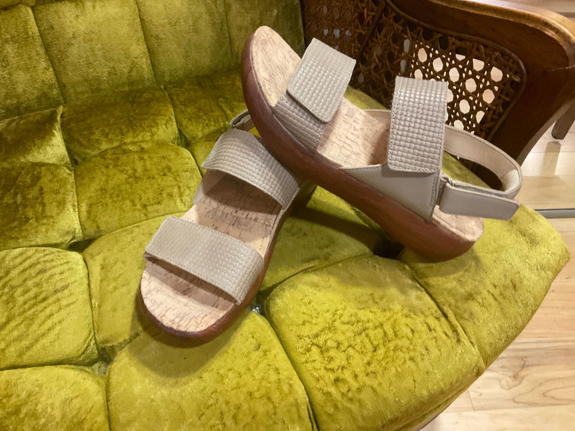 TAN ALEGRIA SANDAL 9.5