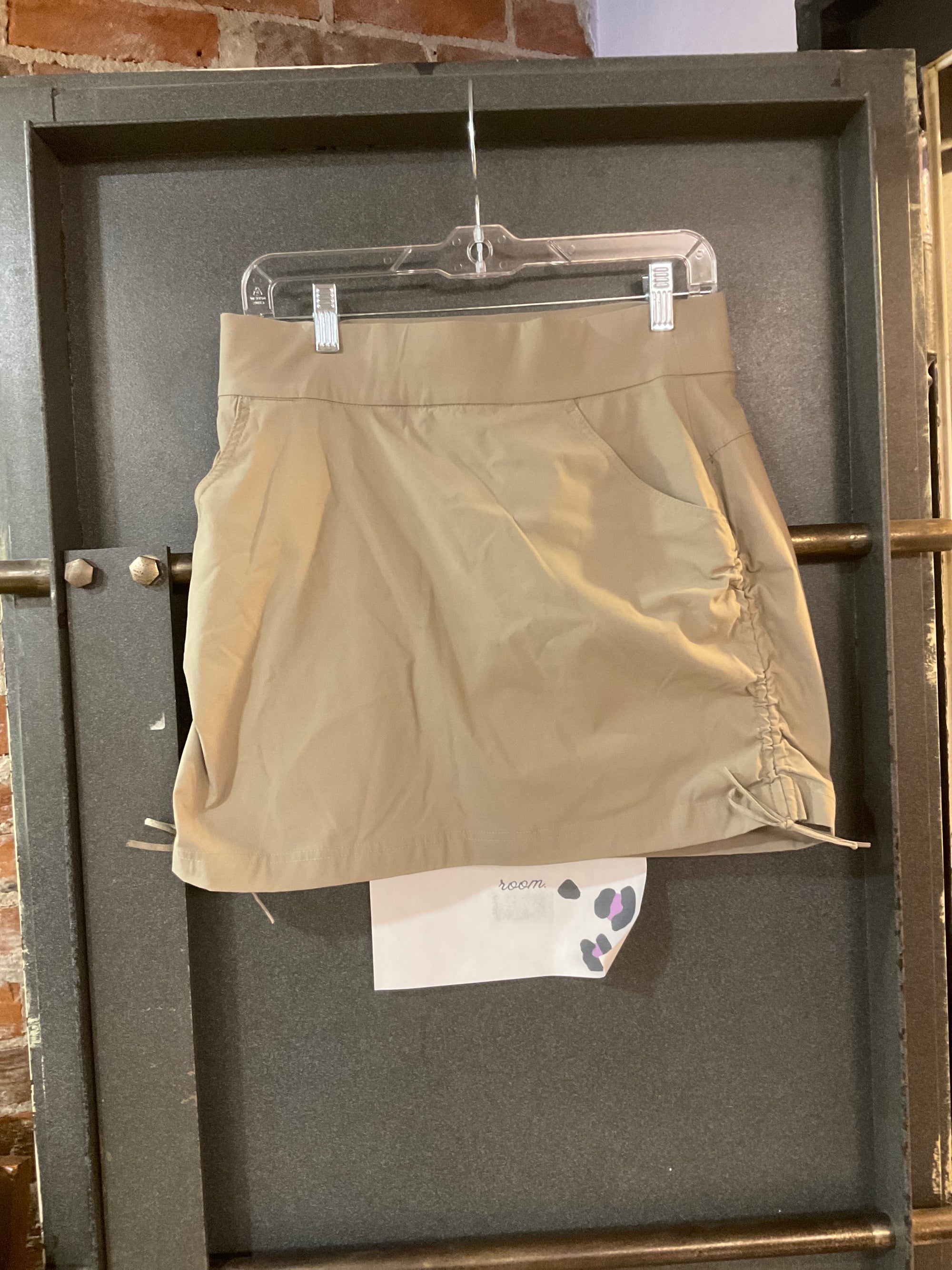 TAN COLUMBIA SKIRT M