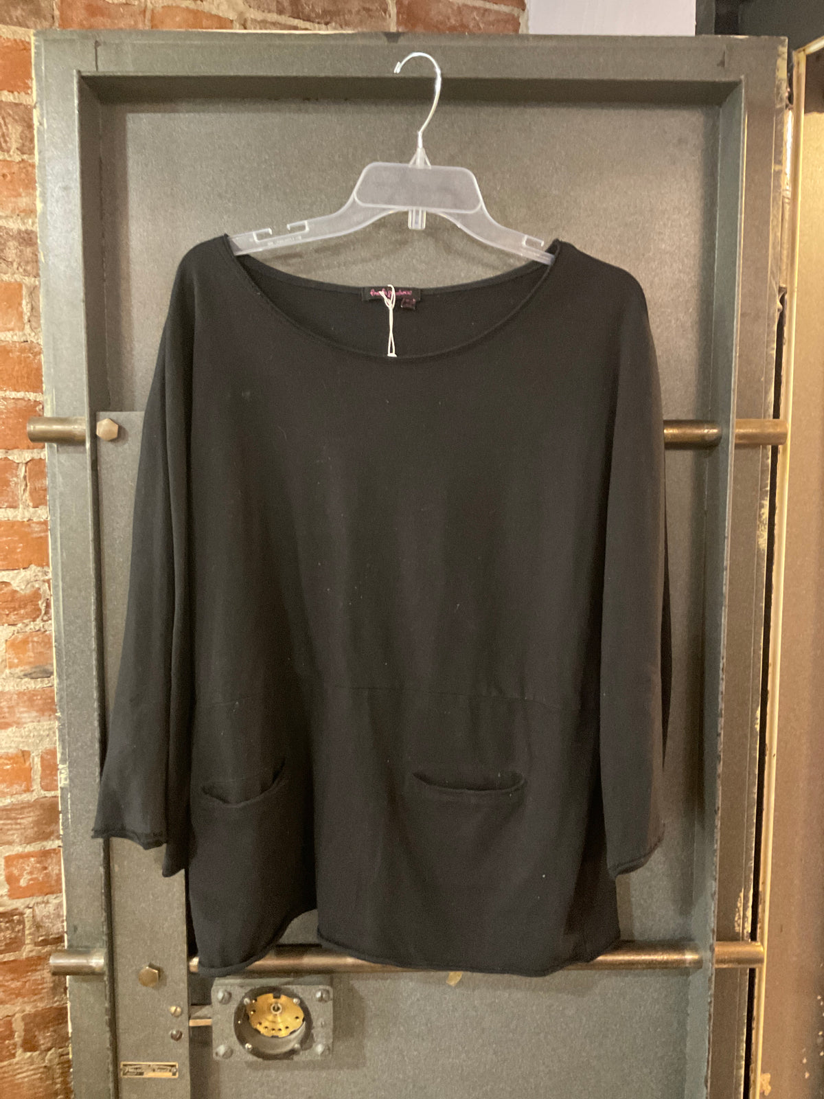 BLACK FRESH PRODUCE WIDE NECK BLACK LONG SLEEVE SHIRT WITH POCKETS S/M