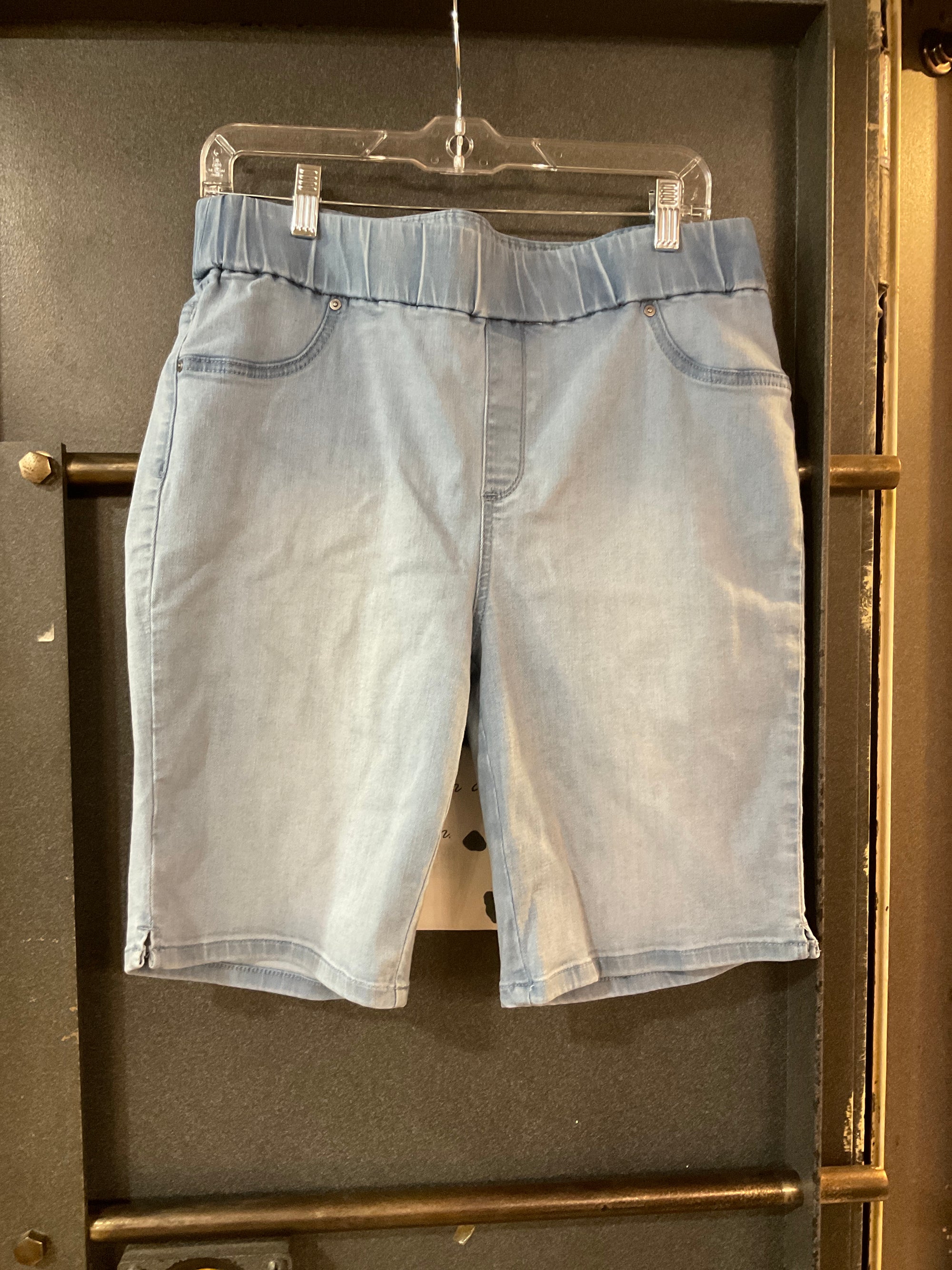 LIGH WASH CHICOS SHORTS 2