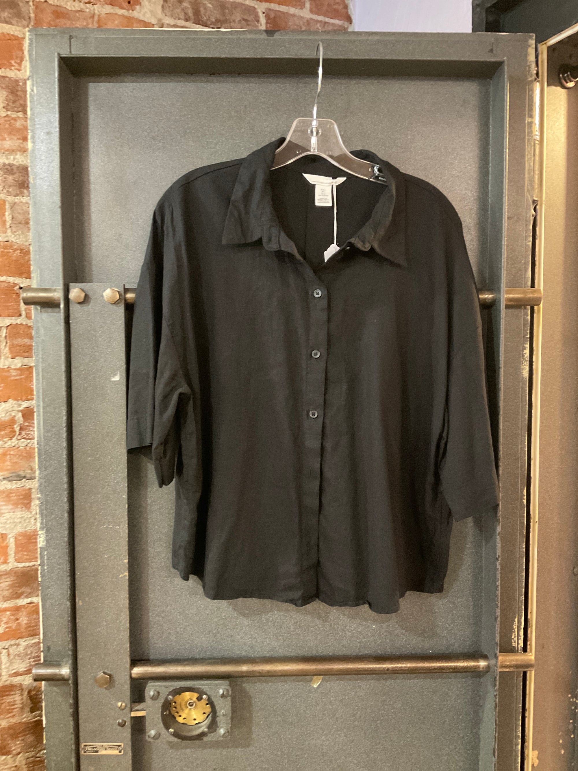 BLACK H &amp; M SHORT SLEEVE SHIRT L