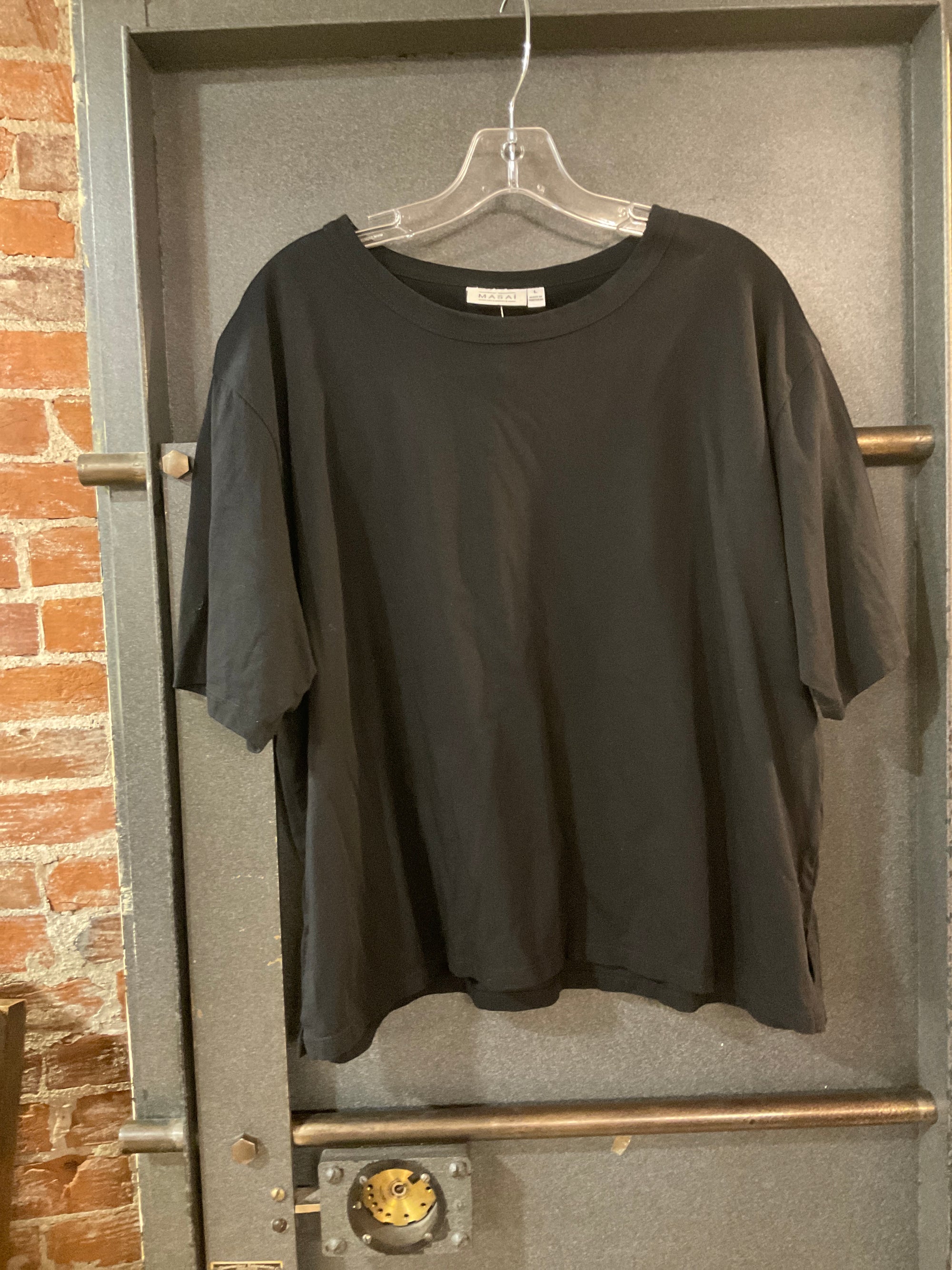 BLACK MASAI SHORT SLEEVE SHIRT L