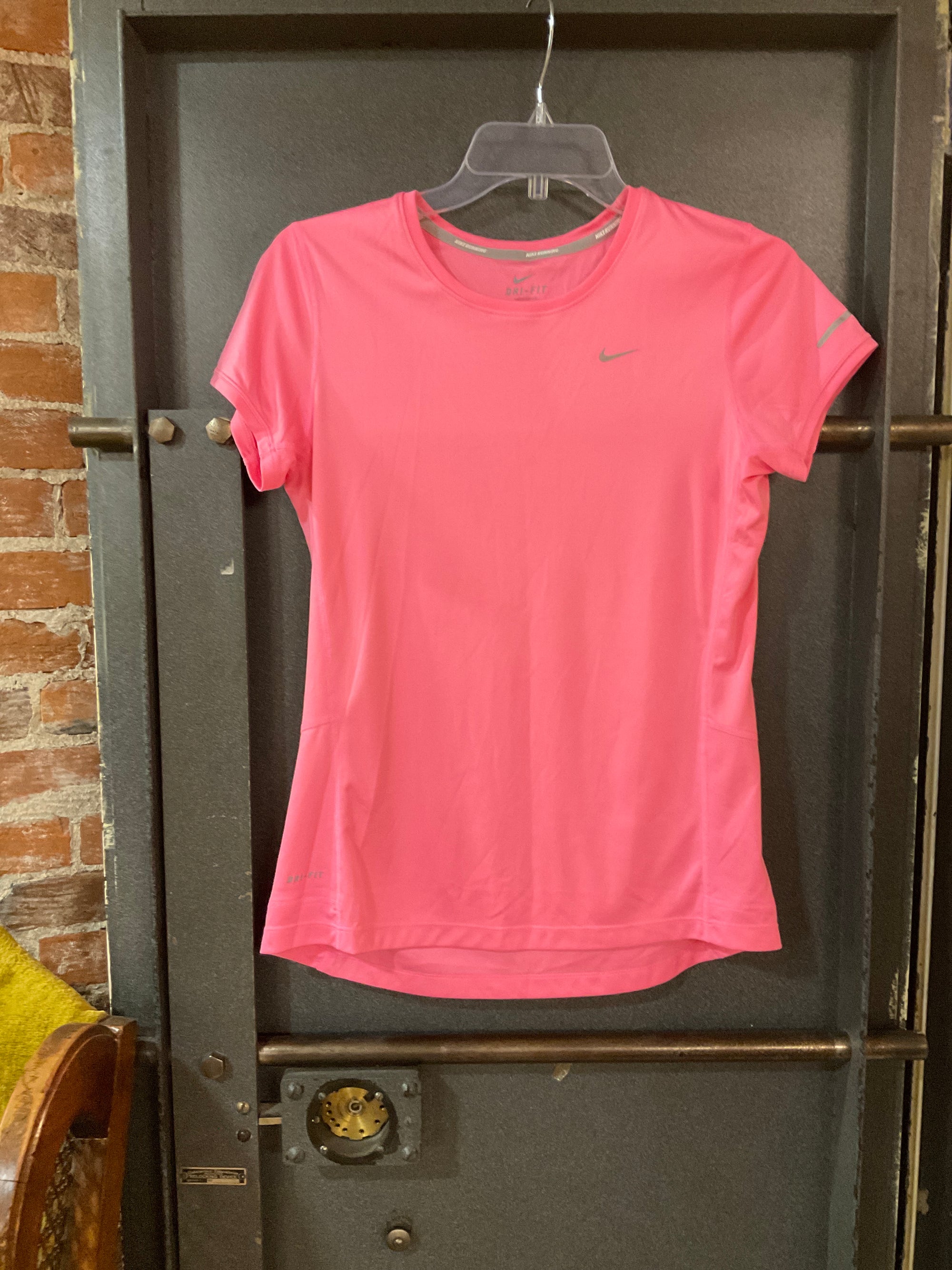 PINK NIKE SHORT SLEEVE SHIRT M