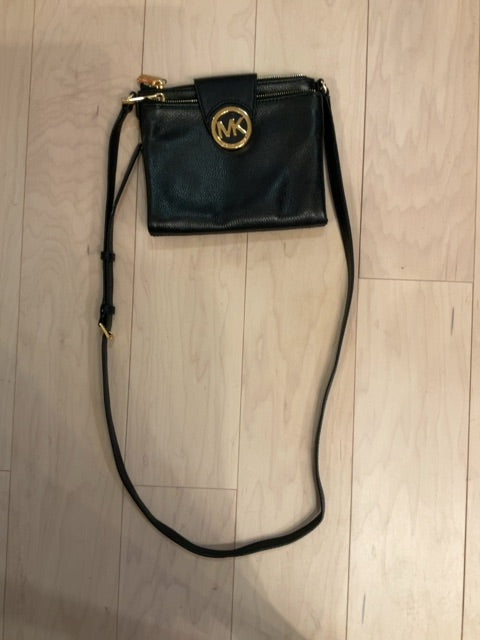 {{ClientCode}} BLACK MICHAEL KORS CROSS BODY PURSE