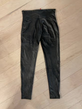 Load image into Gallery viewer, {{ClientCode}} BLACK SPANX leather legging, Xl
