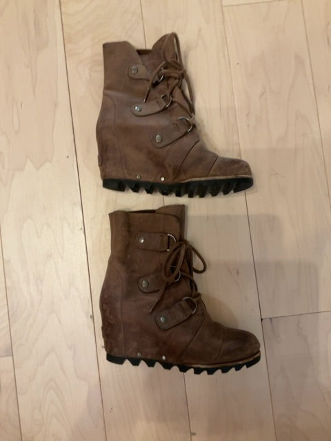 {{ClientCode}} BROWN Sorel WEDGE BOOTS, 5