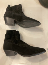 Load image into Gallery viewer, {{ClientCode}} BLACK Chinese laundry ANKLE BOOTS, 7.5
