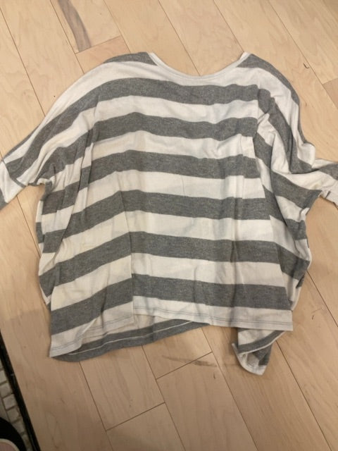 Wht/gry stripe CHERISH FLEECE SHORT SLEEVE SHIRT M