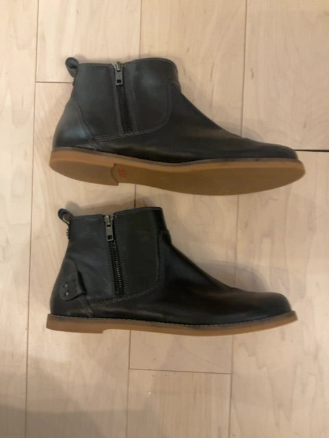 BLACK TAOS FLAT ANKLE BOOTS 9