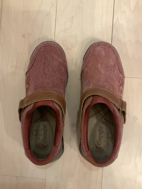 {{ClientCode}} RED/TAN THERAFIT CLOGS, 6.5