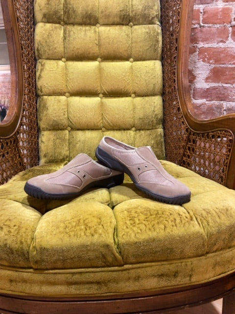 BROWN DR. SCHOLLS SHOE 9