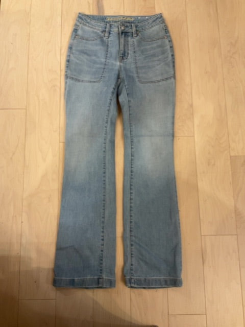 LIGHT WASH TOMMY BAHAMA JEANS 26