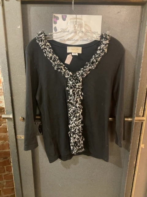 BLACK NATURE ART KNIT LONG SLEEVE SHIRT WITH A BLACK AND WHITE RUFFLED TRIM M