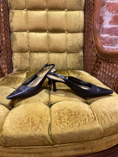 BLACK LIZ CLAIBORNE SHOE 9M