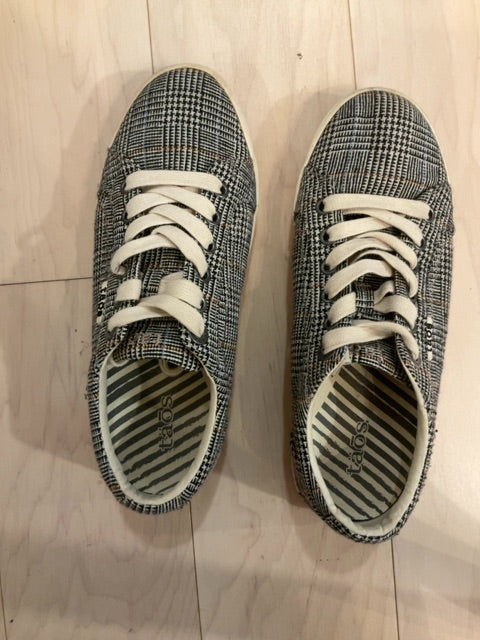 {{ClientCode}} BLK/WHT PLAID TAOS SNEAKERS, 7.5