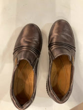 Load image into Gallery viewer, {{ClientCode}} BRONZE CLARKS METALLIC SHOE, 9.5
